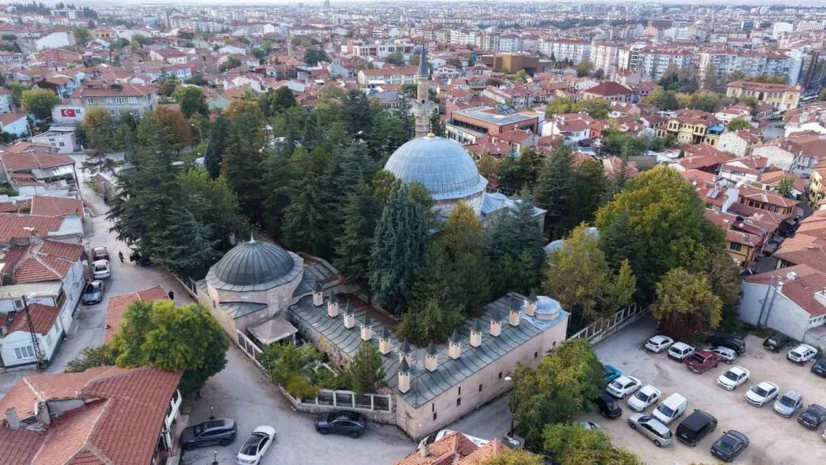 Eskişehir'in tarihi ve kültürel mirasının önemli merkezlerinden Kurşunlu Külliyesi
