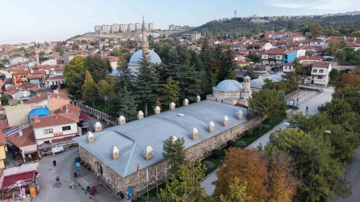 Eskişehir Kurşunlu Külliyesi tarihi yapısı ve kültürel merkez görünümü