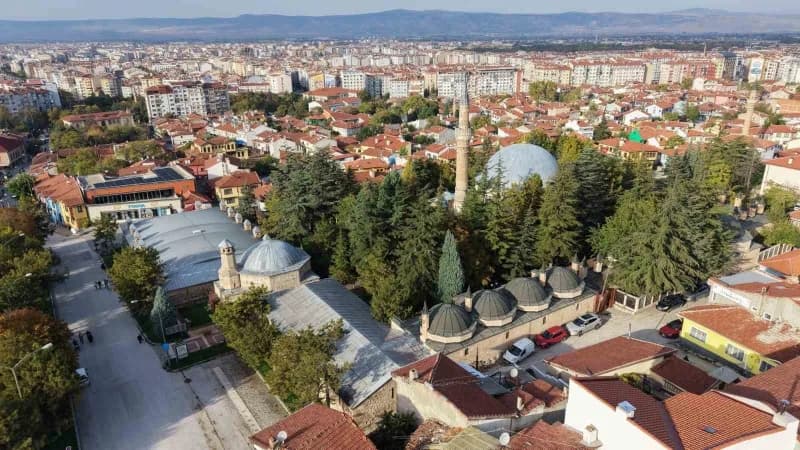 Eskişehir'in tarihi ve kültürel mirasının önemli merkezlerinden Kurşunlu Külliyesi