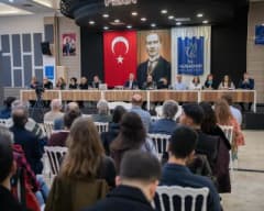 Kuşadası Belediyesi yeni hizmet binası mimari proje yarışması akademik toplantısından bir görüntü