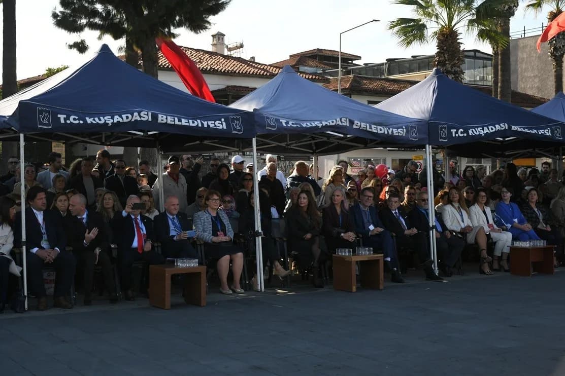 Kuşadası'nın kardeş şehirleri Gualdo Tadino, Marl, venionys ve Sinaia’dan gelen heyetler, Cumhuriyet