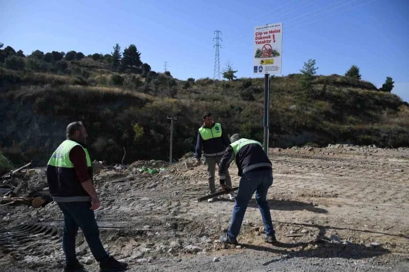Aydın'ın Kuşadası ilçesinde, Toskana'ya benzetilen Yaylaköy altındaki doğal alana gelişigüzel döküle