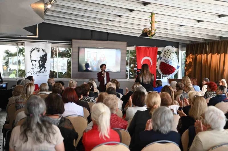 Kuşadası, Türk Kadınlar Konseyi Derneği (TKKD) tarafından ‘Kadınlar Var, Herkese Barış’ temasıyla dü