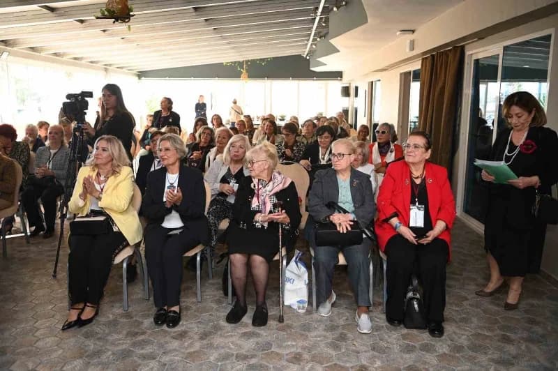 Kuşadası, Türk Kadınlar Konseyi Derneği (TKKD) tarafından ‘Kadınlar Var, Herkese Barış’ temasıyla dü