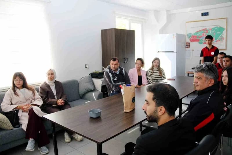 İtfaiye Haftası’nda öğrencilerden Kütahya OSB itfaiyesine anlamlı ziyaret