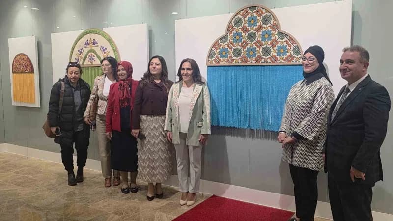 Kütahya Dumlupınar Üniversitesi’nde açılan keçe ve motif temalı Anadolu sergisinden bir görüntü