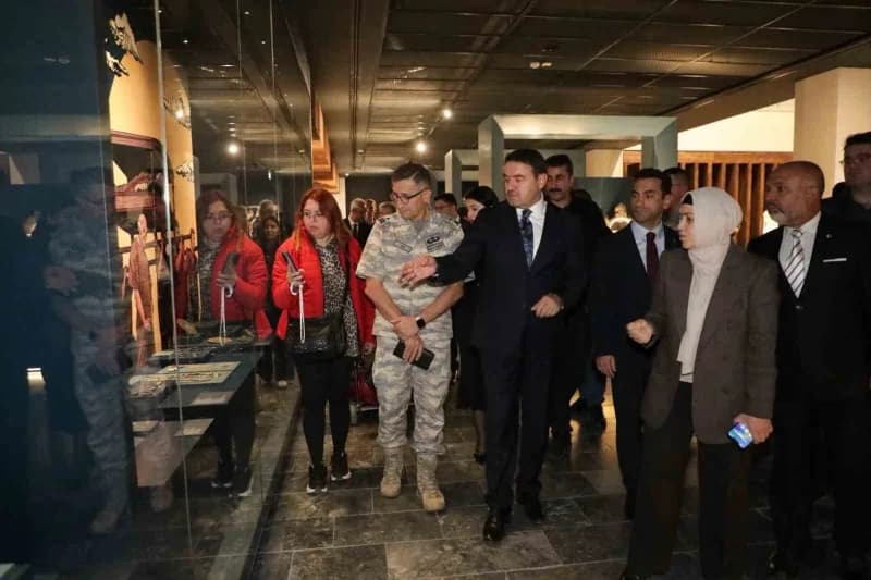 Kütahya Müzesi’nde sergilenen tarihi eserler ve müze içi görüntüleri