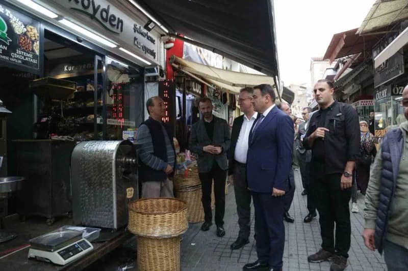 Kütahya Saman Pazarı ve Pekmez Pazarı Caddesi’nde tarihi çarşıda yenileme çalışmaları devam ediyor