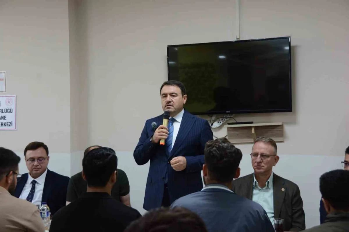 Vali Işın, öğrencilerle kahvaltıda buluştu