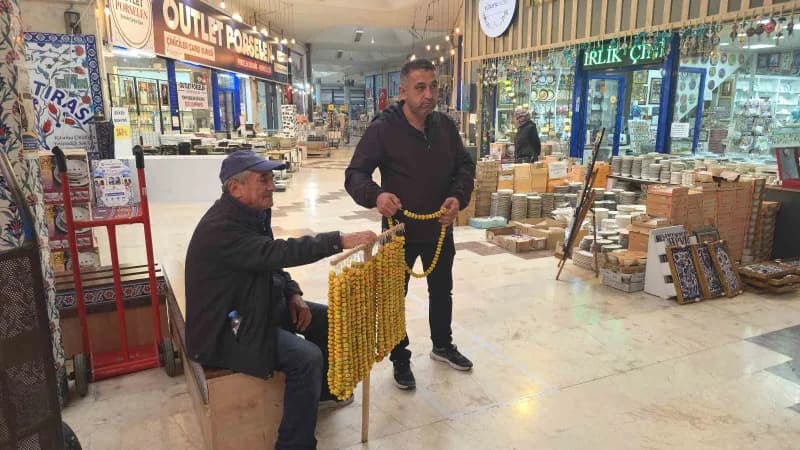 Kütahya'da dağlardan toplanan alıç tezgahlardaki yerini aldı