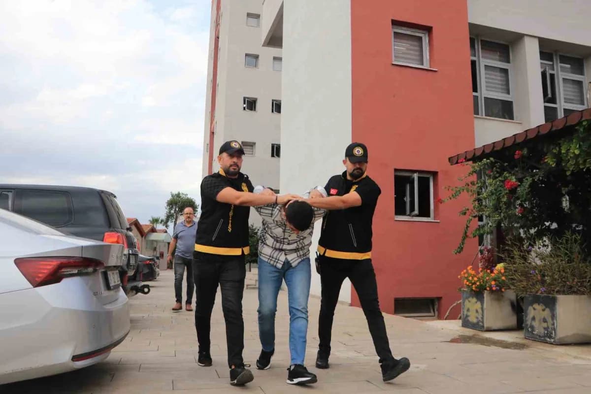 Adana’da kuyumcu cinayeti sonrası polis ekipleri olay yerinde inceleme yapıyor