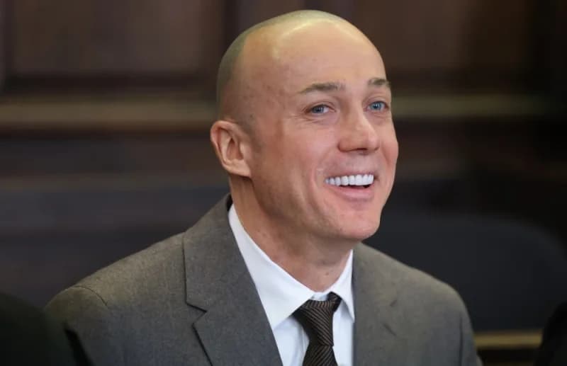 Hamburg Yüksek Eyalet Mahkemesi önünde Kuzey Akım sabotaj davası için güvenlik önlemleri ve basın mensupları