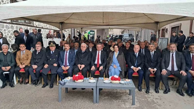 Liman Ayık Yaşam Derneği Erzurum Şubesi açılış töreninden bir kare