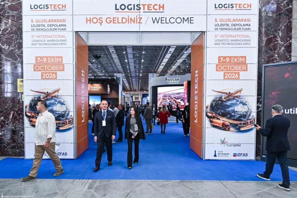 İzmir’de düzenlenen LOGISTECH Uluslararası Lojistik Fuarı’nda katılımcılar ve ziyaretçiler