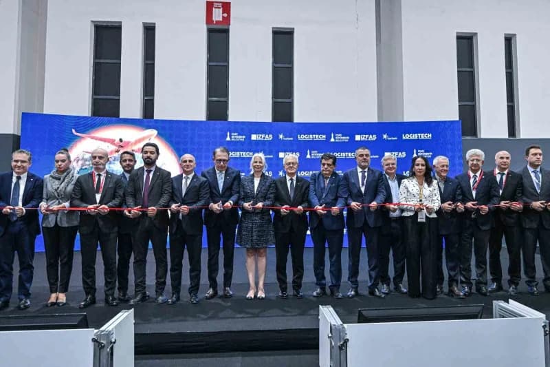 Fuar İzmir'de düzenlenen LOGISTECH-5. Uluslararası Lojistik, Depolama ve Teknolojileri Fuarı'ndan genel görünüm