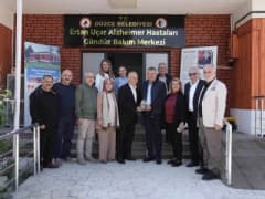 Lokman Ayva, Düzce Alzheimer Hastaları Gündüz Bakım Merkezi ve Kusursuz Kafe ziyaretinde