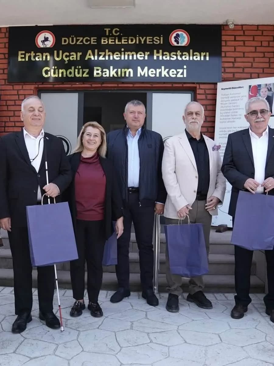 Düzce’ye gelen Beyazay Derneği Genel Başkanı ve AK Parti 22. Dönem İstanbul Milletvekili Lokman Ayva, Düzce Belediyesi’n
