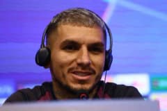 Lucas Torreira basın toplantısında Galatasaray formasıyla konuşuyor