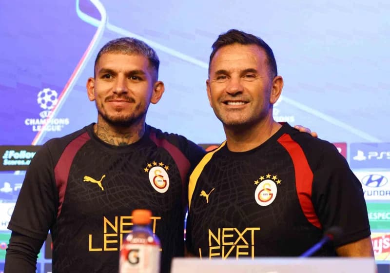 Galatasaray’ın Uruguaylı futbolcusu Lucas Torreira, Kemerburgaz Metin Oktay Tesisleri’nde düzenlenen basın toplantısında