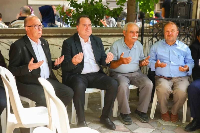 Manisa Kırkağaç'ta maden şehidi Ömer Karakaya için düzenlenen hayır yemeği ve anma programından görüntü