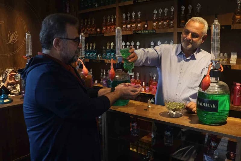 Toka, Sivas sofralarının vazgeçilmez yemeği madımak bitkisinden yaptığı kolonyanın Sivas'ı temsil etmesi için böyle bir