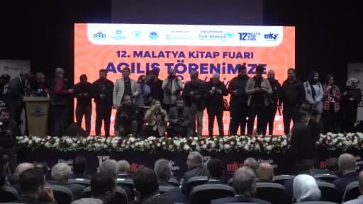 Malatya Anadolu Kitap ve Kültür Fuarı açılışında protokol üyeleri ve katılımcılar
