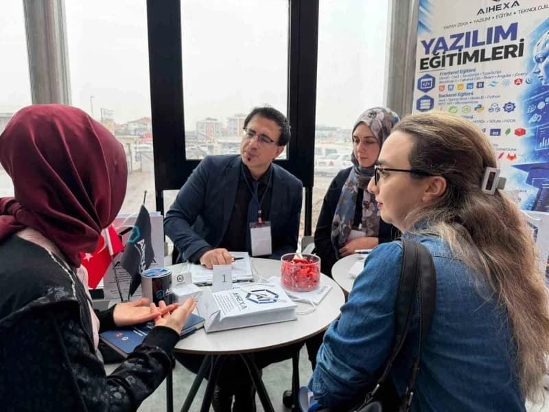 Malatya Büyükşehir Belediyesi gençlerin istihdamı için düzenlenen Mezun-İşveren Eşleştirme Programı etkinliği