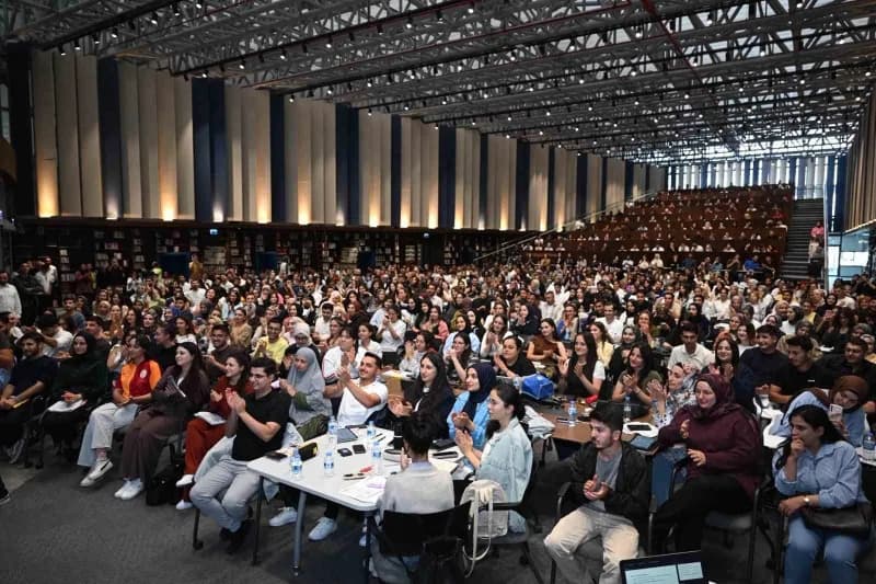 Başkan Er: "Gençlerimizin geleceğini inşa ediyoruz"