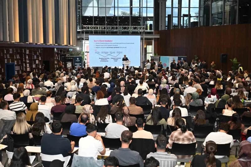 Başkan Er: "Gençlerimizin geleceğini inşa ediyoruz"