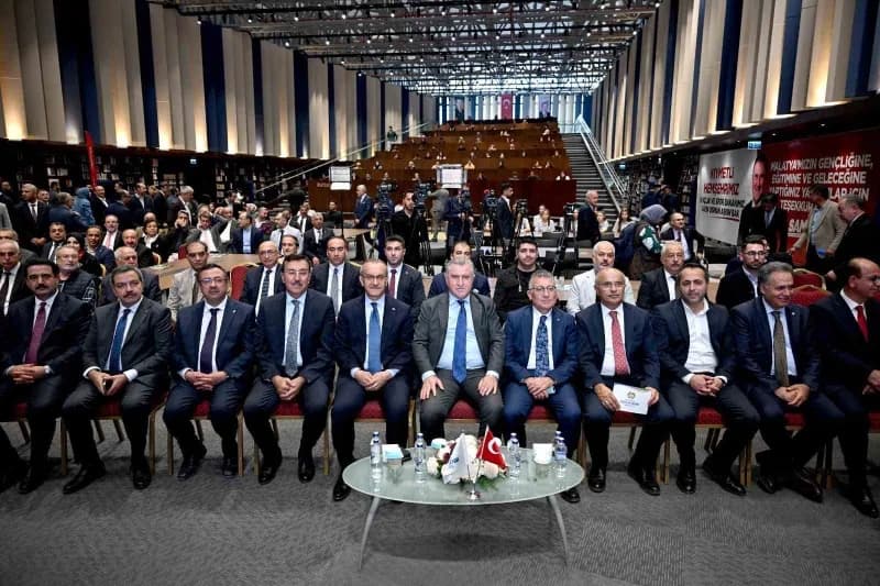 Malatya’da Şehir Kütüphanesi, Gençlik ve Spor Tesisleri’nin açılışı gerçekleştirildi