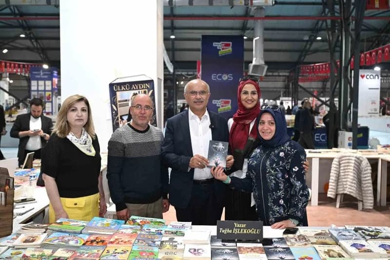 Malatya Kitap Fuarı’nda yazarlar ve yayınevi stantları, Büyükşehir Belediye Başkanı Sami Er