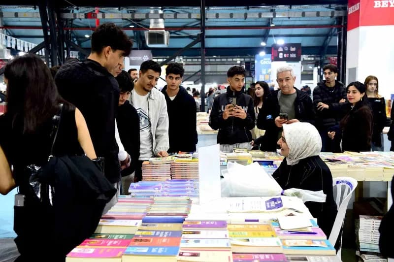 Malatya Kitap Fuarı’nda yazarlar ve okuyucular imza gününde bir arada