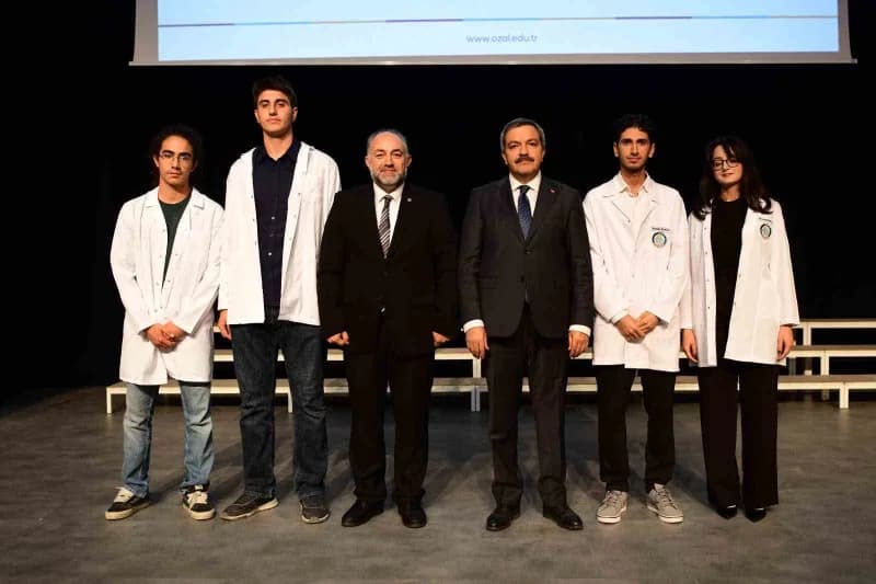 Malatya Turgut Özal Üniversitesi Tıp Fakültesi’nde Beyaz Önlük heyecanı
