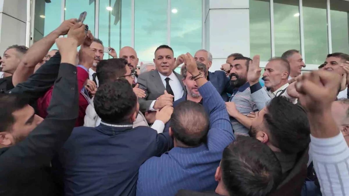 Malatya Ticaret ve Sanayi Odası seçimlerinde başkan Oğuzhan Ata Sadıkoğlu konuşma yapıyor