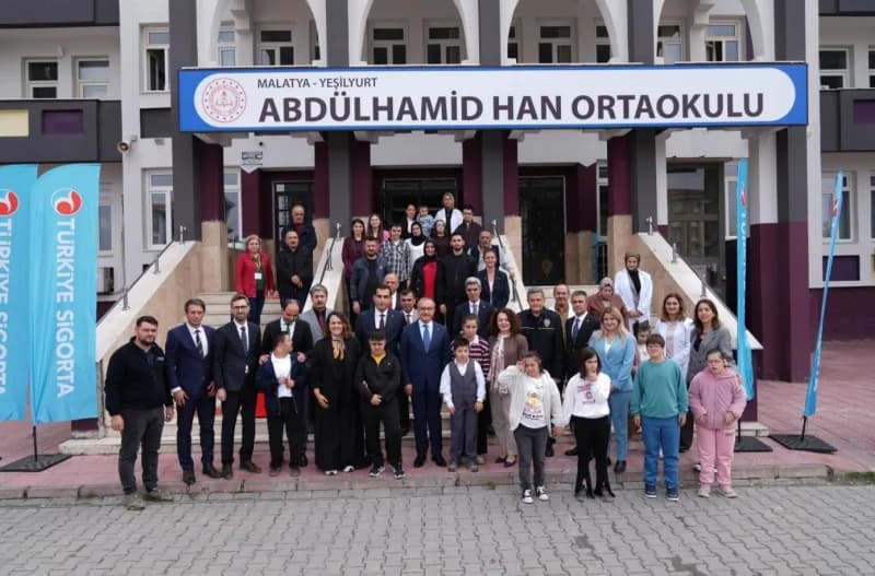 Malatya Yeşilyurt Abdülhamid Han Ortaokulu’nda yenilenen özel eğitim sınıfının açılış töreninden bir kare