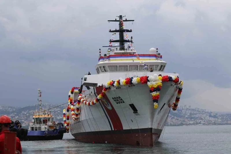 Malezya Sahil Güvenlik Komutanlığı için Kocaeli'de inşa edilen 99 metre uzunluğundaki MPMS-1, İçişleri Bakanı Mustafa Çi