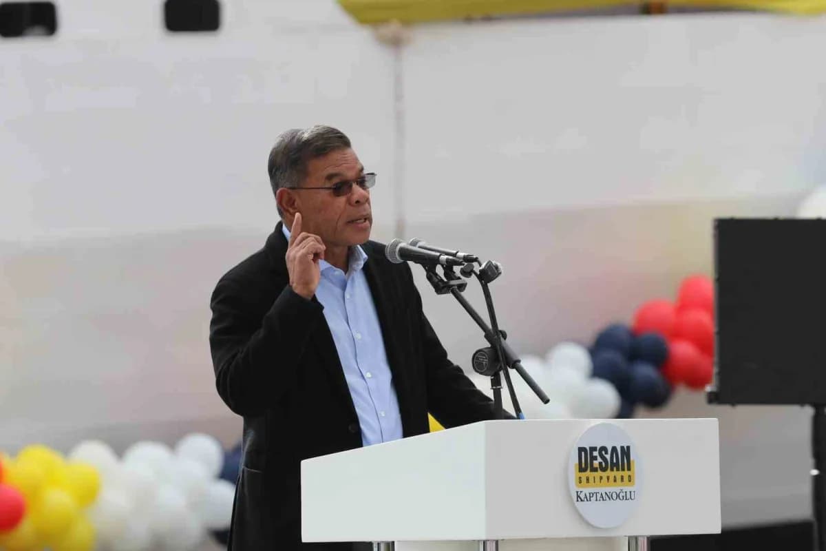 Malezya İçişleri Bakanı Datuk Seri Saifuddin Nasution Bin Ismail.