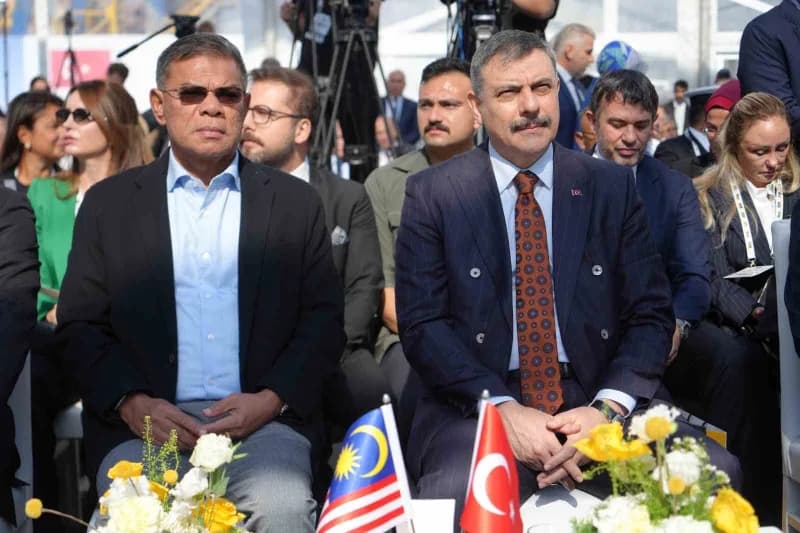 Malezya İçişleri Bakanı Datuk Seri Saifuddin Nasution Bin Ismail ve İçişleri Bakanı Mustafa Çiftçi.