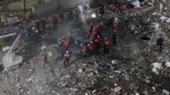 Maltepe Cevizli Mahallesi’nde çöken binanın enkazında arama kurtarma çalışmaları devam ediyor
