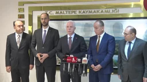 Maltepe’de çöken binanın çevresinde inceleme yapan yetkililer ve tahliye edilen binalar
