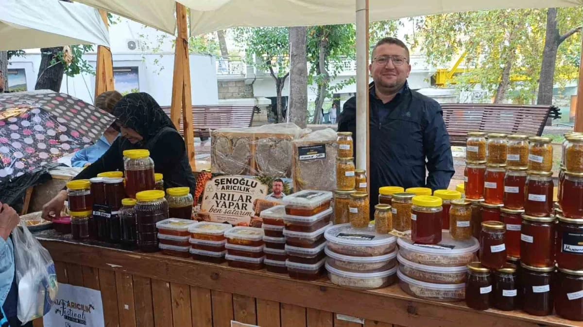 Manavgat Bal Üreticileri Festivali Cumhuriyet Meydanı’nda açılış töreni ve bal stantları