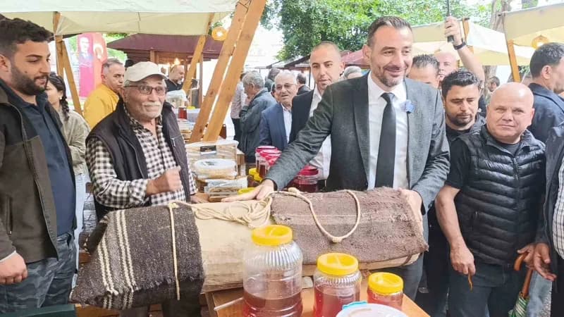 Manavgat ilçesinde Bal Üreticileri Festivali başladı. Festivalde birbirinden farklı çeşitlerde ballar vatandaşların beğe
