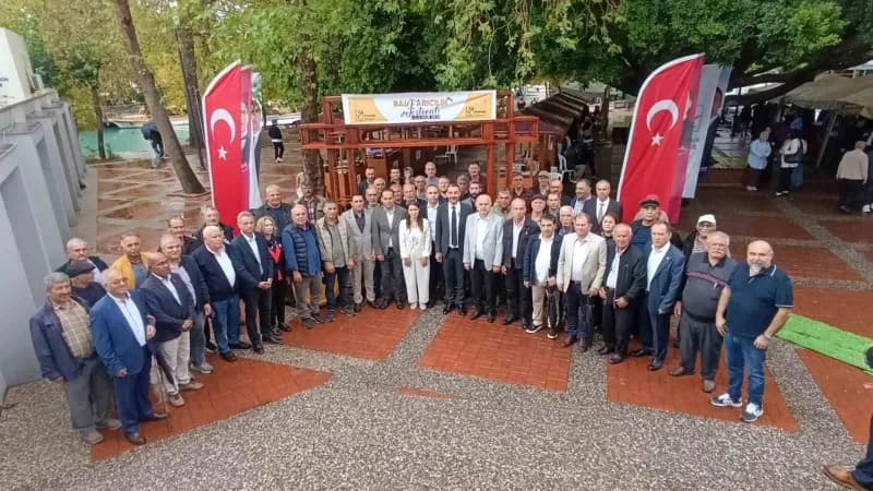Manavgat ilçesinde Bal Üreticileri Festivali başladı. Festivalde birbirinden farklı çeşitlerde ballar vatandaşların beğe