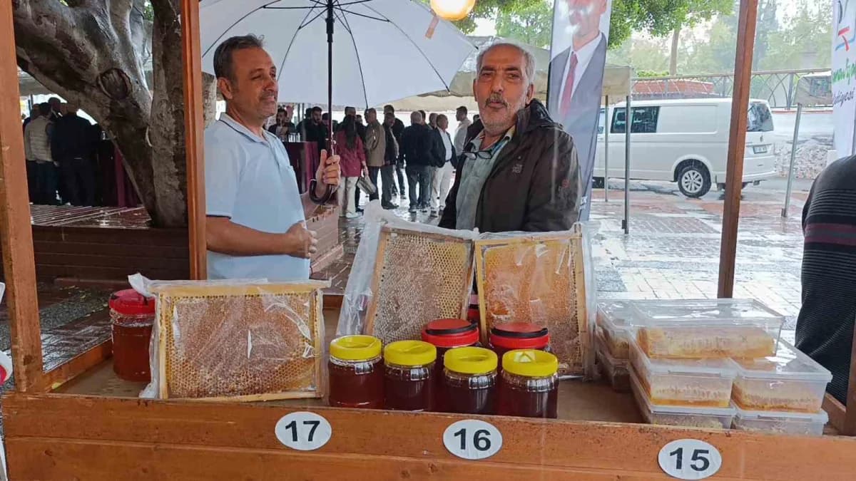 Manavgat ilçesinde Bal Üreticileri Festivali başladı. Festivalde birbirinden farklı çeşitlerde ballar vatandaşların beğe