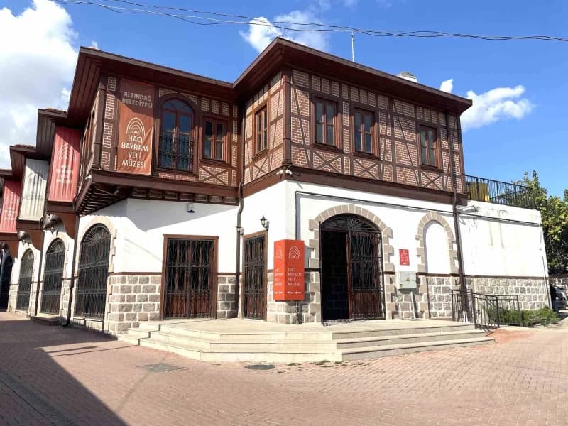 Ankara’nın Altındağ ilçesinde bulunan Hacı Bayram Veli Müzesi, 60’ın üzerinde eserle eski Ankara’nın yaşamını ve Hacı Ba