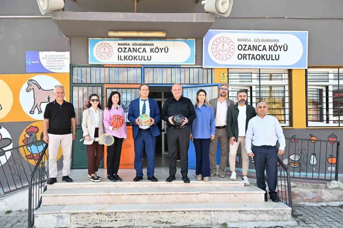Manisa Büyükşehir Belediyesi, yeni eğitim-öğretim yılının başlamasıyla birlikte 17 ilçedeki 430 ilkokul, ortaokul ve lis