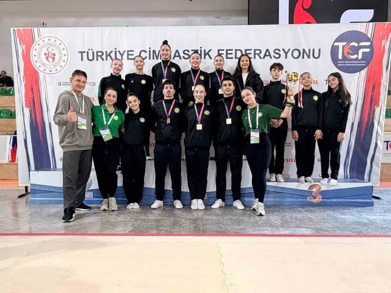 Manisa Büyükşehir Belediyespor sporcuları İstanbul’da Aerobik Cimnastik Kulüpler Türkiye Şampiyonası’nda madalya törenin