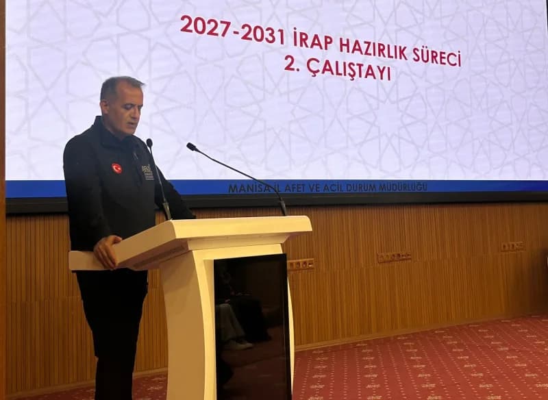 Çalıştayın kapanış konuşmasını yapan Manisa İl Afet ve Acil Durum Müdürü Osman Pıhtılı, daha güvenli ve afetlere dirençl