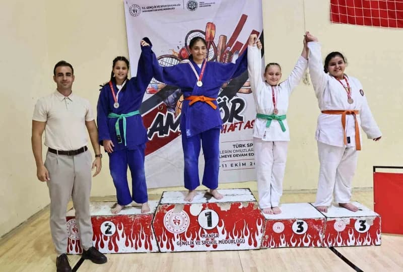 Manisa’da Amatör Spor Haftası etkinlikleri, ulusal ve uluslararası organizasyonlarda başarı elde eden 8 antrenörün ödüll