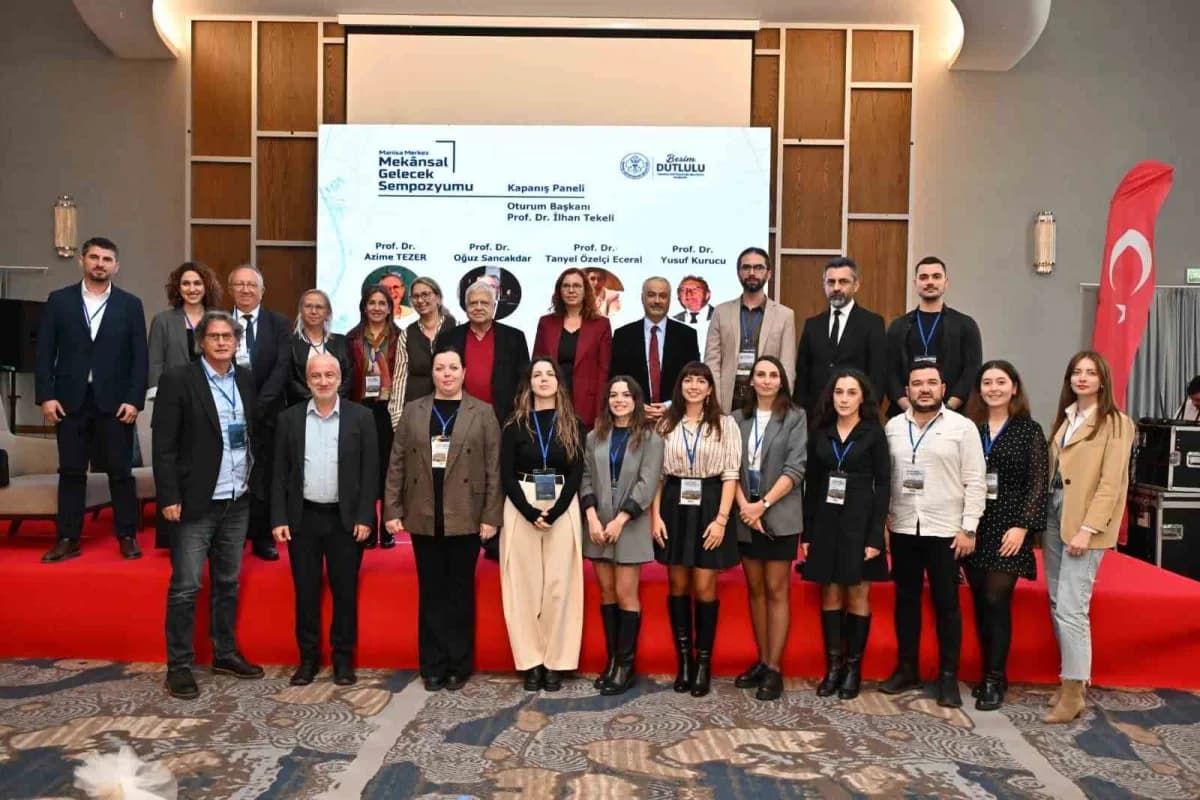 Manisa Merkez Mekansal Gelecek Sempozyumu’nda bilim insanları ve yetkililer toplantı yapıyor